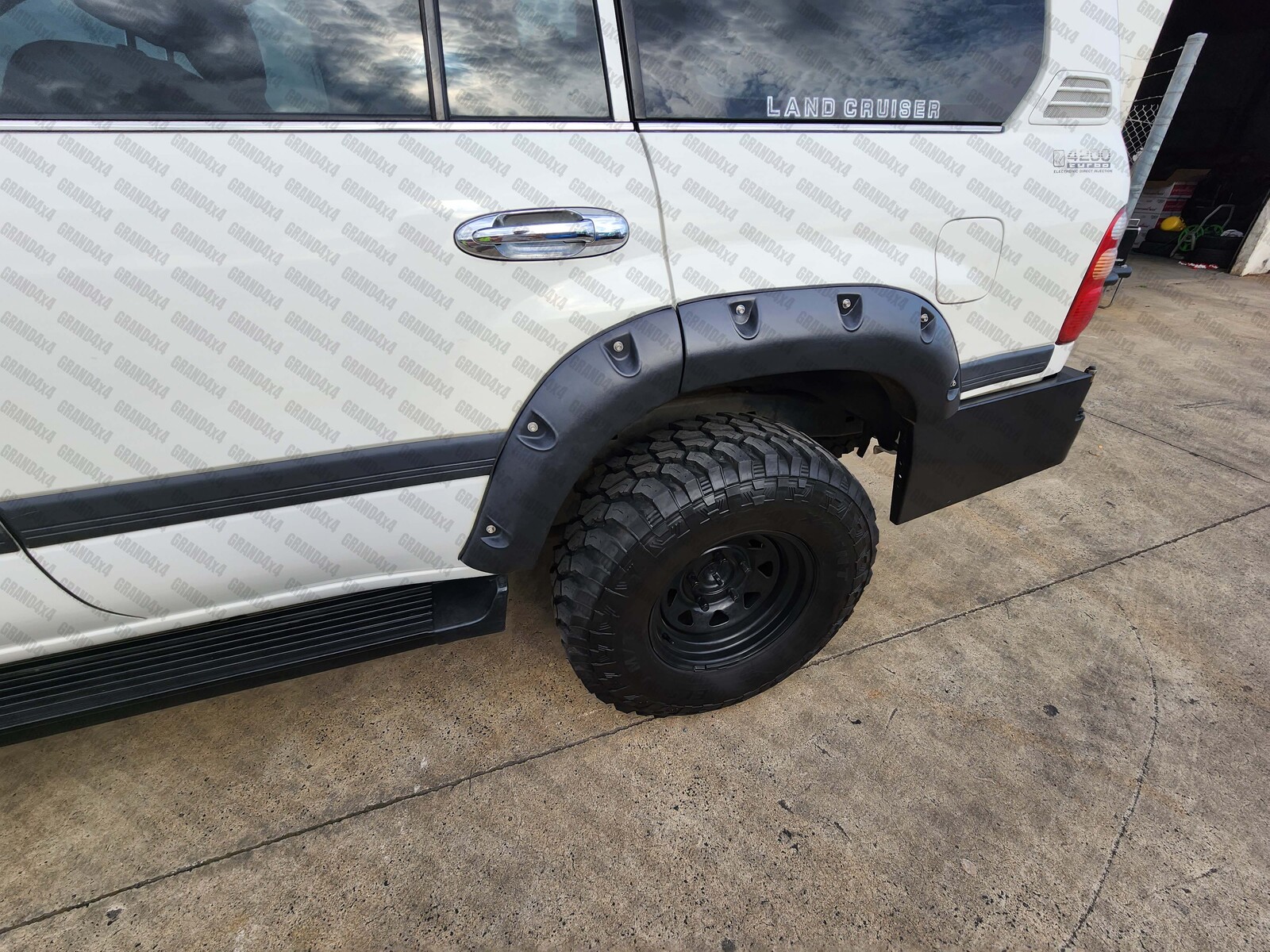 Fender Flares for Toyota Landcruiser 100 series LC100 19982007 Jungle